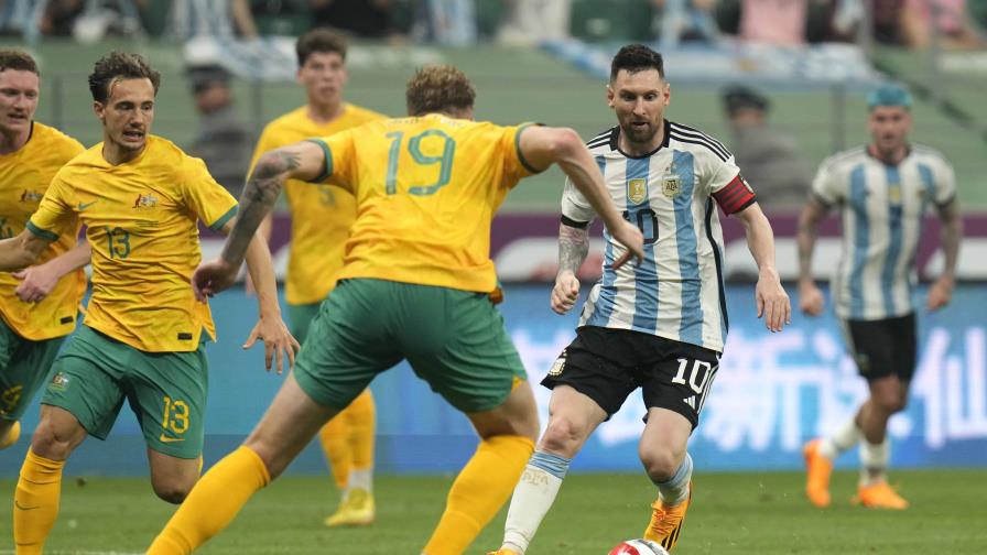 Messi vuelve a descollar en triunfo de Argentina por 2-0 a Australia en Pekín