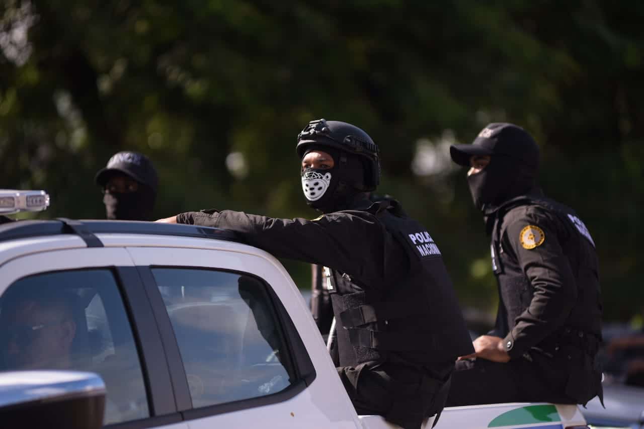 Agentes de la Policía Nacional participaron de los allanamientos  de la Operación Halcón IV.