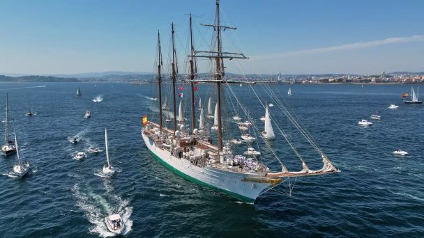 El buque escuela Juan Sebastián Elcano atraca en la costa de Nueva York