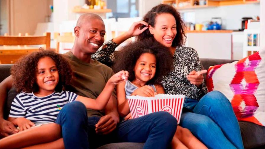 Cine en casa: películas clásicas para disfrutar en vacaciones con los niños