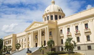 Poder Ejecutivo pensiona 98 locutores y reajusta pensión a otros diez