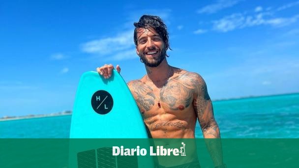 Maluma comparte fotos y videos con su novia en la playa
