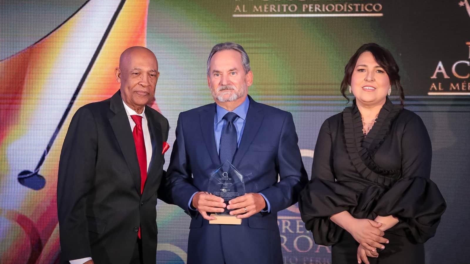 Carlos T. Martínez, Franklin León y Emelyn Baldera.
