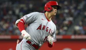 Ohtani gana y alcanza liderato en cuadrangulares; Angelinos vencen 5-3 a Rangers