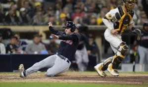 Ramírez pega 3 hits; Fry consigue su 1er jonrón; Guardianes evitan barrida ante Padres