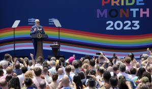 Activista trans se graba en topless en los jardínes de la Casa Blanca y es vetada de eventos futuros