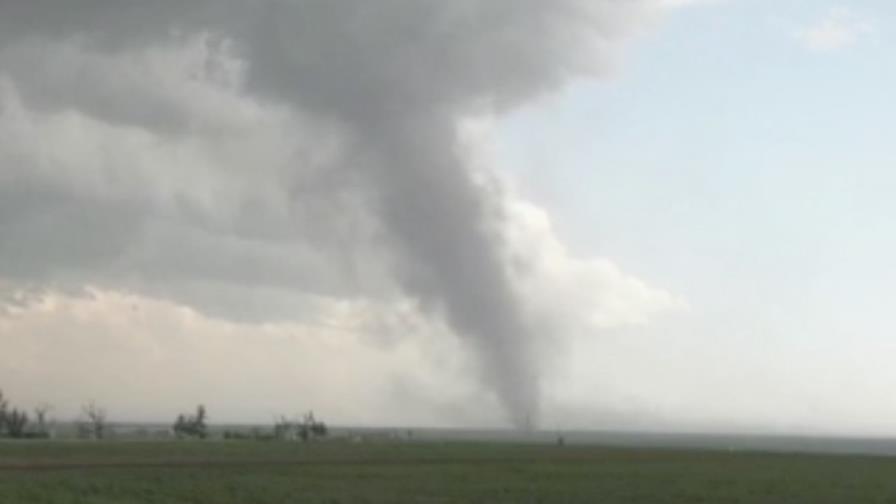 Un tornado arrasa una localidad en el norte de Texas 