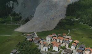 Poblado suizo se salvó por poco de enorme desprendimiento de tierra