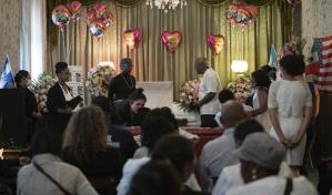 Globos, l&aacute;grimas y abrazos en el funeral de la ni&ntilde;a fallecida bajo custodia de la Patrulla Fronteriza