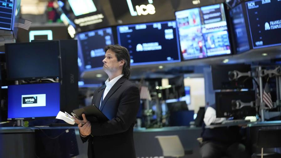 Wall Street cierra con ganancias semanales tras la pausa de la Reserva Federal