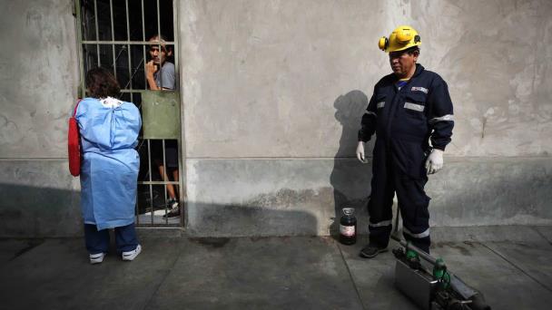 Más de 30 niños muertos y casi 46,000 infectados en el mayor brote de dengue en más de una década en Perú