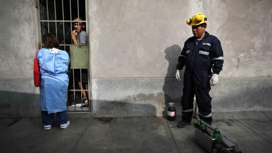 Más de 30 niños muertos y casi 46,000 infectados en el mayor brote de dengue en más de una década en Perú