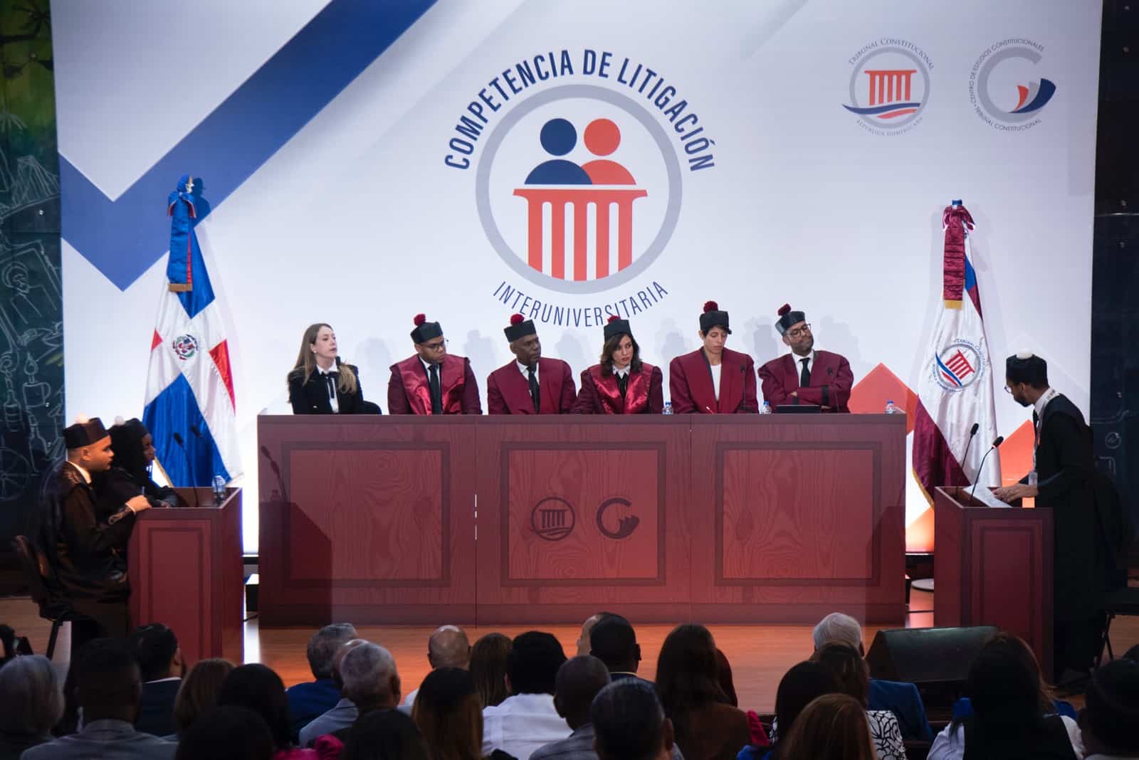 Panel de jueces que evaluó el trabajo de los competidores. 