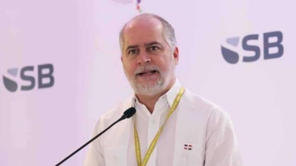 Alejandro Fernández W. revela que le fue extirpado un melanoma maligno