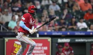 De la Cruz empuja una en el décimo de los Rojos para ayudar a vencer 9-7 a Astros