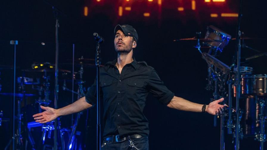 Enrique Iglesias continúa cancelando conciertos por motivos de salud