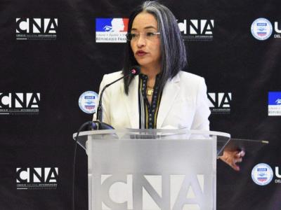 Honduras: Gabriela Castellanos abandona país