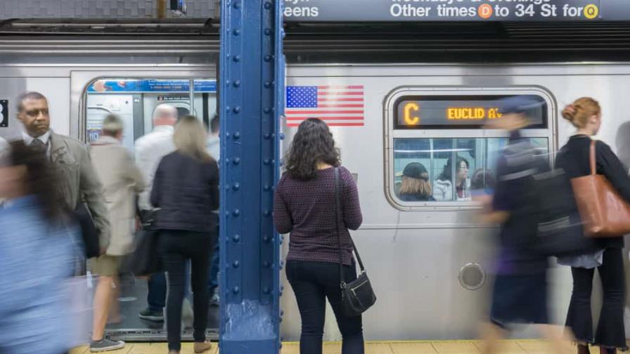 Un muerto y tres mujeres heridas en un fin de semana violento dentro del metro de Nueva York