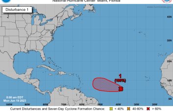 Zona de baja presión en el Atlántico podría convertirse en ciclón tropical este lunes