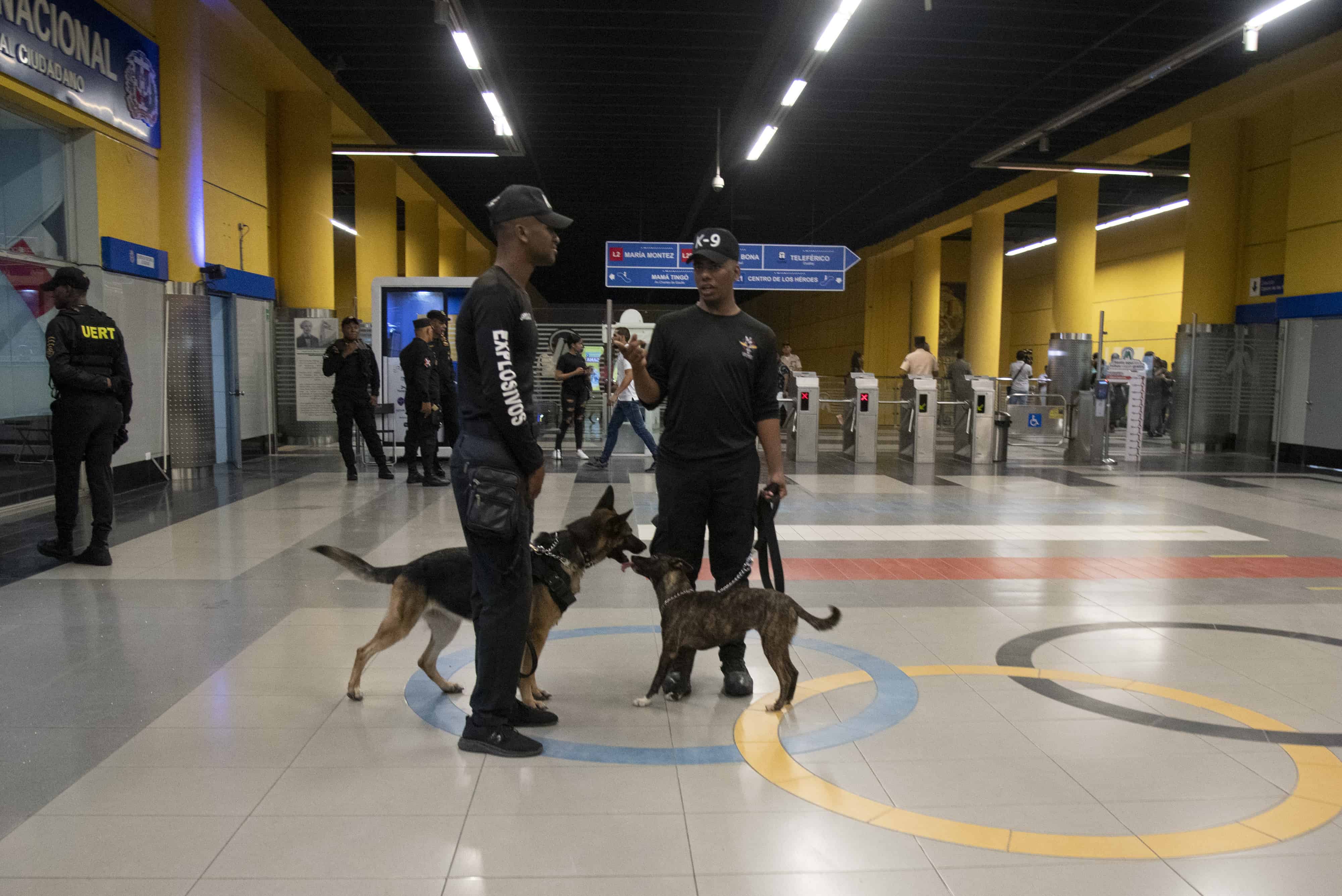 Durante la protesta fueron utilizados algunos perros antiexplosivo