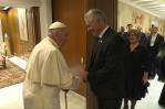 El presidente de Cuba se reúne con el papa Francisco durante su gira europea El presidente de Cuba se reúne con el papa Francisco durante su gira europea