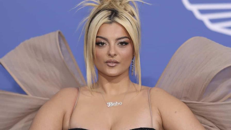 Los cargos que enfrenta el hombre que arrojó un celular a la cantante Bebe Rexha