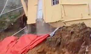 ¡Impactante! Video muestra el desplome de una casa de dos pisos en Yamasá