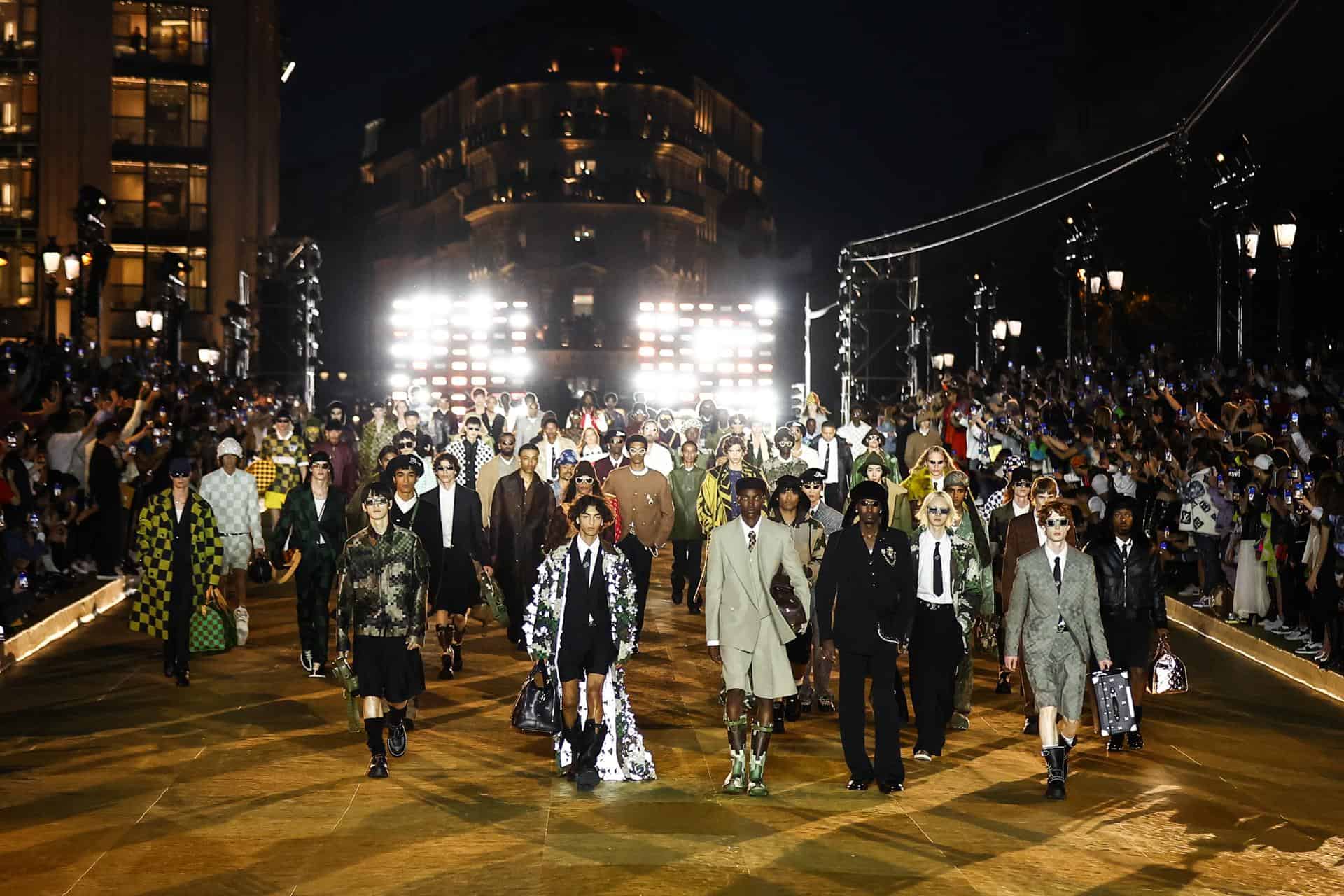 Louis Vuitton propone un viaje a través del tiempo en la pasarela