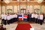 Presidente Abinader entrega la bandera nacional a delegación de San Salvador 2023 Presidente Abinader entrega la bandera nacional a delegación de San Salvador 2023