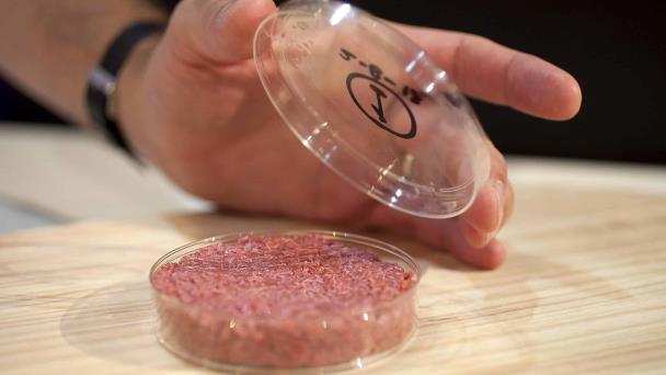 EE.UU. aprueba la venta de carne de pollo creada en laboratorio