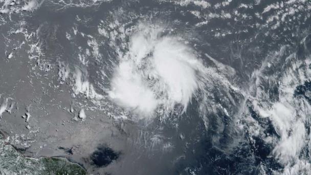 Islas del Caribe oriental se preparan para inundaciones por tormenta Bret