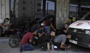 Colonos queman casas palestinas tras el atentado que dejó cuatro israelíes muertos