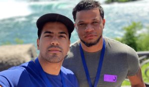 Presentador dominicano Eliecer Marte y su esposo revelan que serán padres mediante gestación subrogada