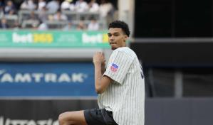 VIDEO|Wembanyama lanza primera bola en Yankee Stadium: un wild pitch
