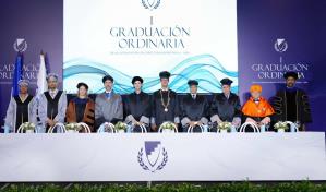 Barna gradúa primera cohorte de licenciados en dirección empresarial