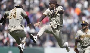 Machado y Sánchez suenan jonrones de 3 carreras, Padres frenan racha victoriosa de Gigantes