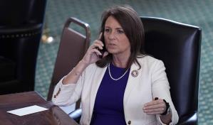 Texas: Impiden a senadora estatal votar en juicio político a su esposo