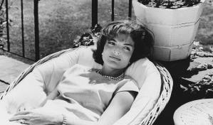 Nueva biografía sobre Jackie Kennedy detalla romance con el diseñador de la tumba de JFK