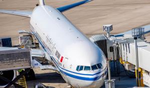 Detienen a mujer por abandonar a su nieta en aeropuerto de EEUU y abordar vuelo