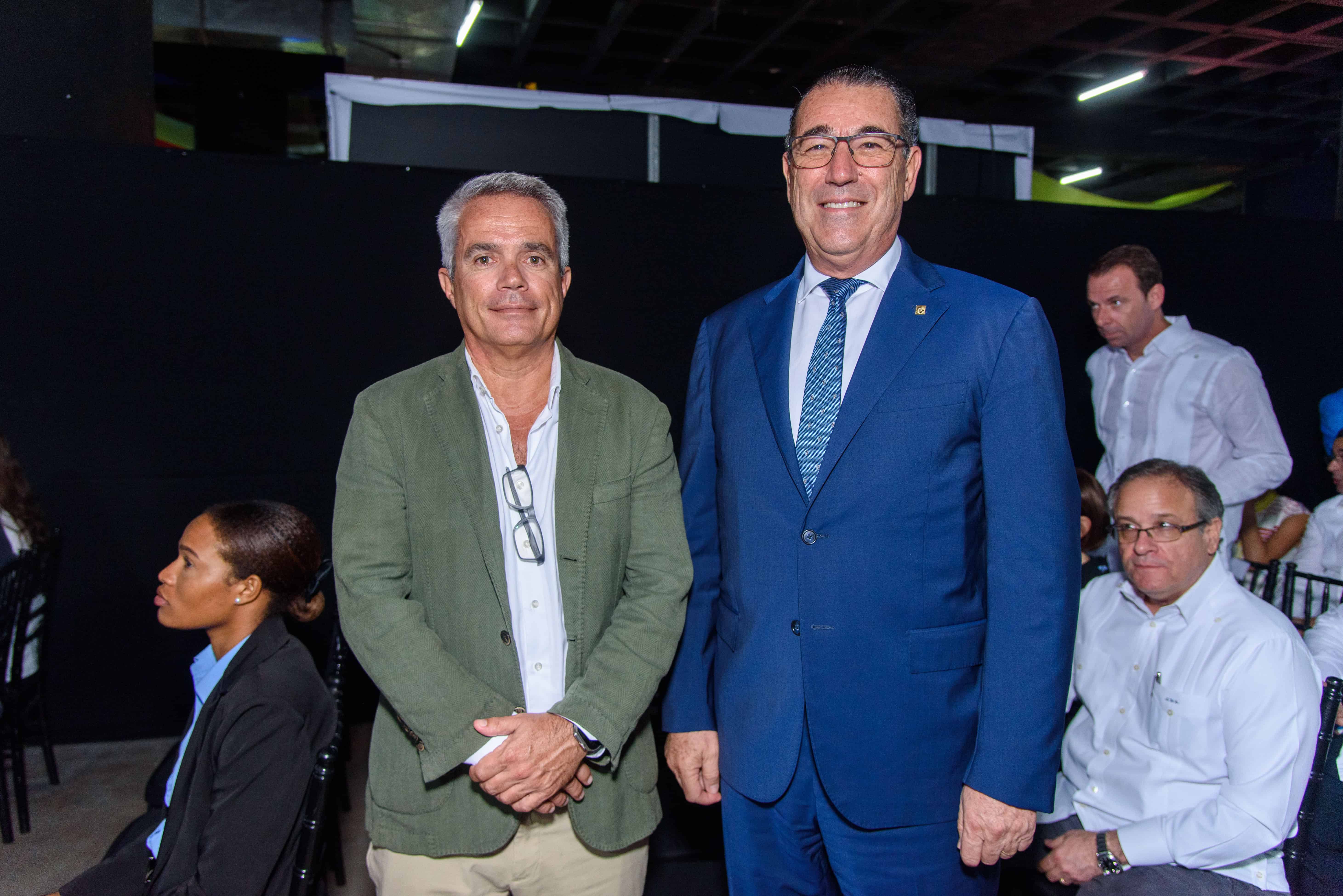 Enrique Martinón y Juan Manuel Martín de Oliva.