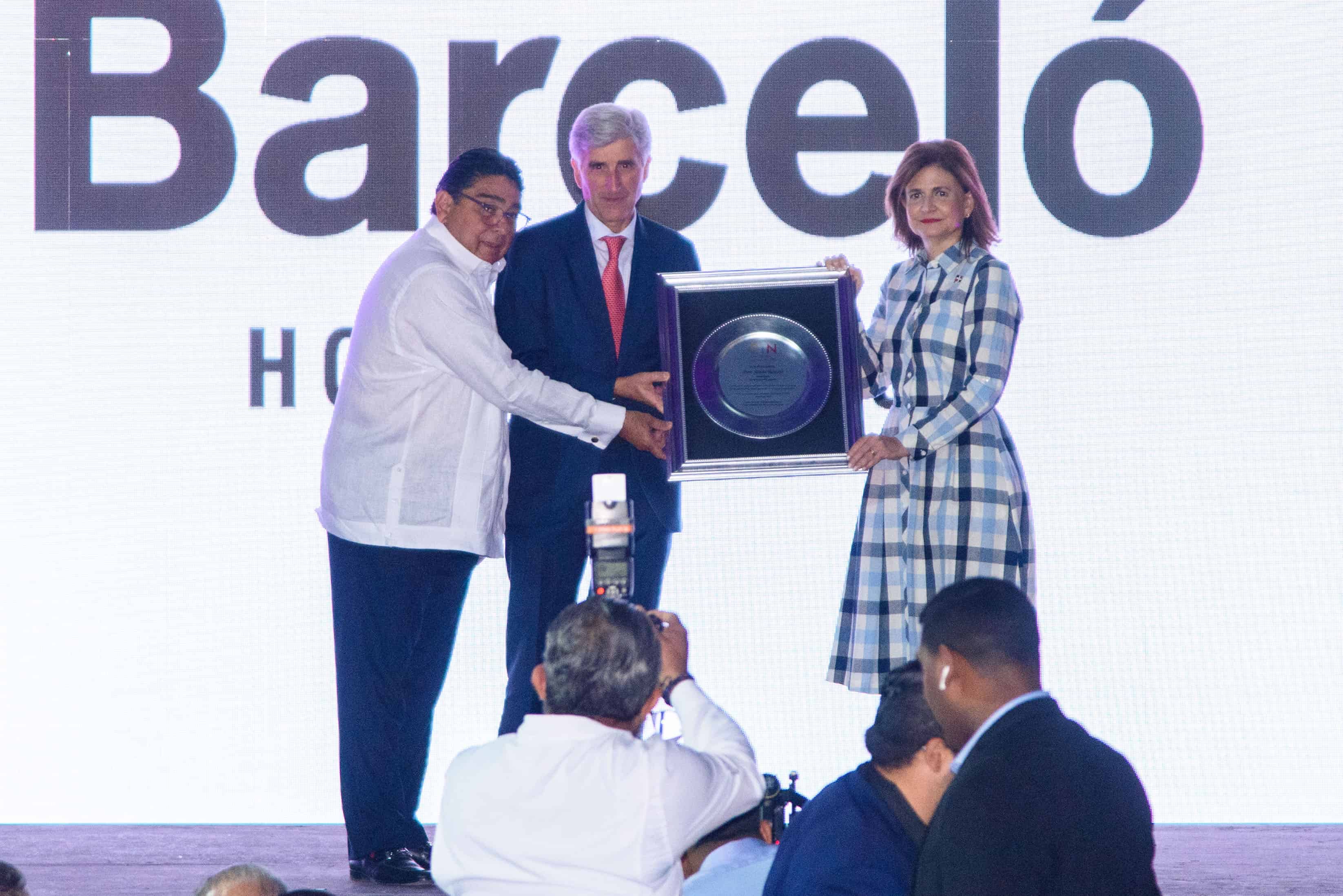 Miguel Calzada, Ventura Serra y Raquel Peña.