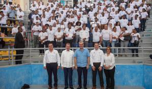 Presidente asiste a graduación el programa Emprendamos Juntos