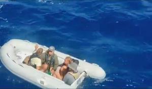 Barco atunero de Ecuador rescata a ocho daneses que habían naufragado