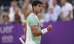 Alcaraz alcanza su primer semifinal en césped al ganar en Queens Club