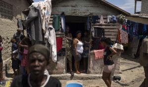 Expulsados de sus casas por las pandillas, miles de haitianos malviven en albergues