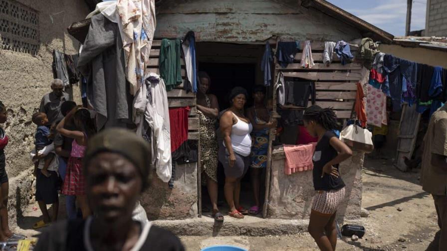 Expulsados de sus casas por las pandillas, miles de haitianos malviven en albergues