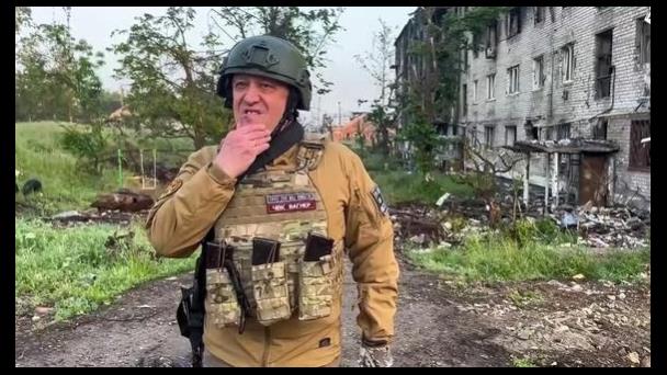 Prigozhin anuncia que grupo Wagner cruzó frontera rusa y está entrando en región de Rostov