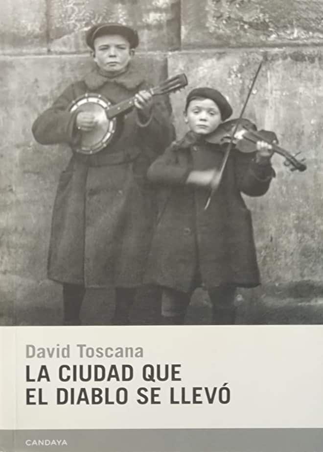David Toscana, Candaya, 2020, 280 págs. Una novela coral sobre un país devastado por la Segunda Guerra Mundial. En las ruinas de Varsovia, cuatro personajes ambulan entre escombros, abismos y libros perdidos.