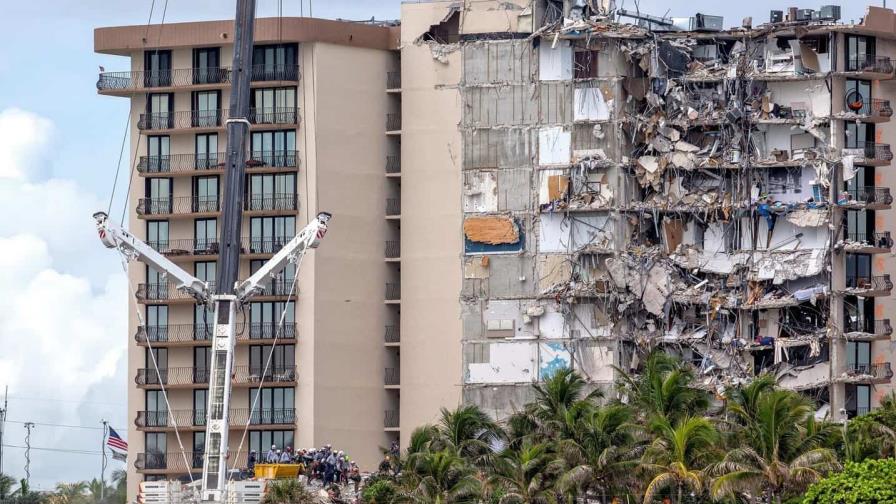 Rascacielos de Miami muestra un memorial digital de 60 pisos por el derrumbe de Surfside