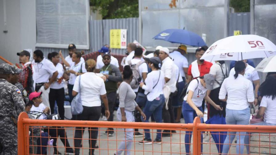 Más operadores se suman a la protestas de los operadores del Metro de Santo Domingo